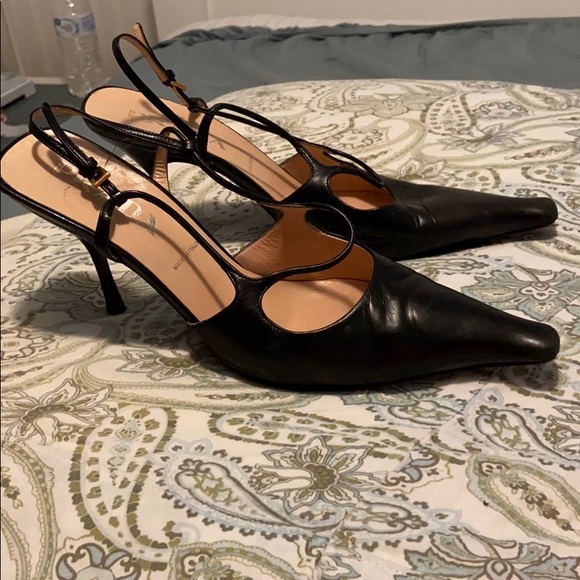 CLASSIC PRADA HEELS - BLCK W/ STRAPS IN BSCK - Picture 2 of 5